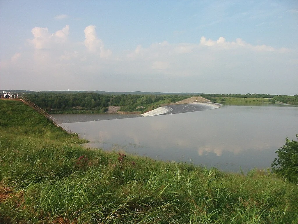 People at the overlook for the spillway at lake texoma brendajane at en. Wikipedia, public domain, via wikimedia commons