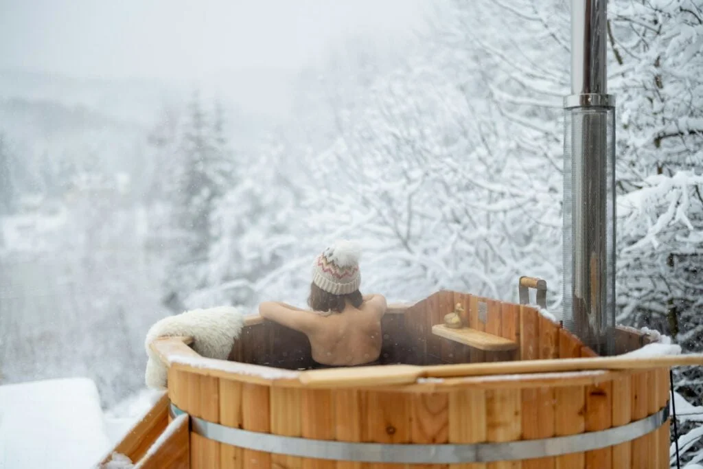 Romantic cabin getaways with hot tubs in ohio