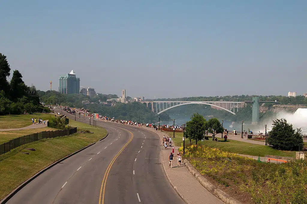 Niagara falls parkway 04. 07. 2012 16 23 14